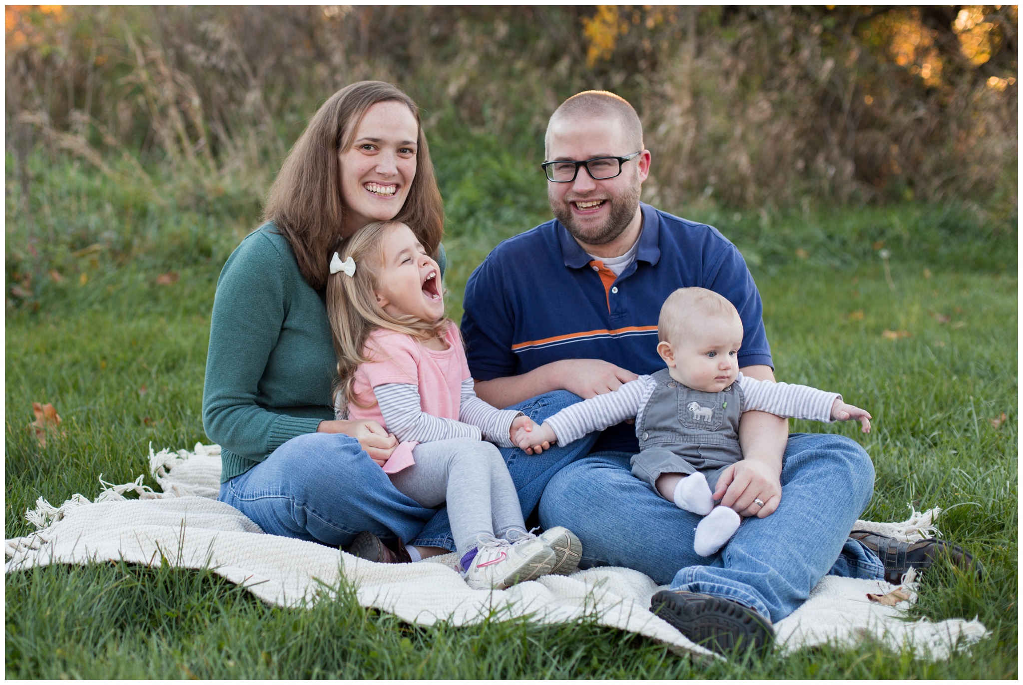 family portrait session at Wildkat Creek Reservoir Park in Kokomo, Indiana