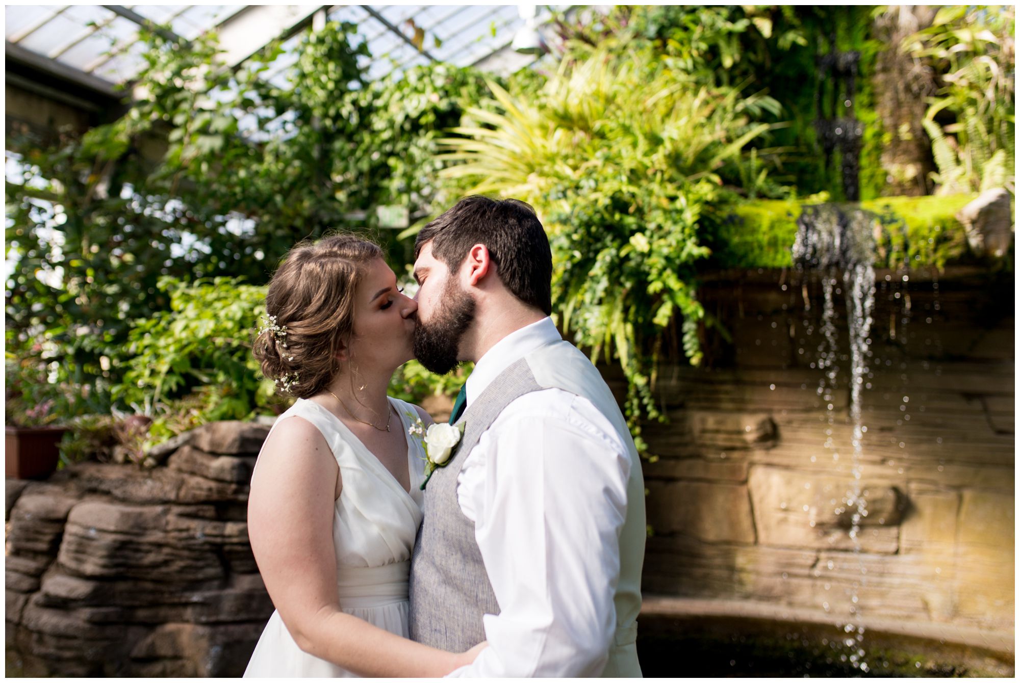 bride and groom wedding photos at Garfield Park Conservatory in Indianapolis