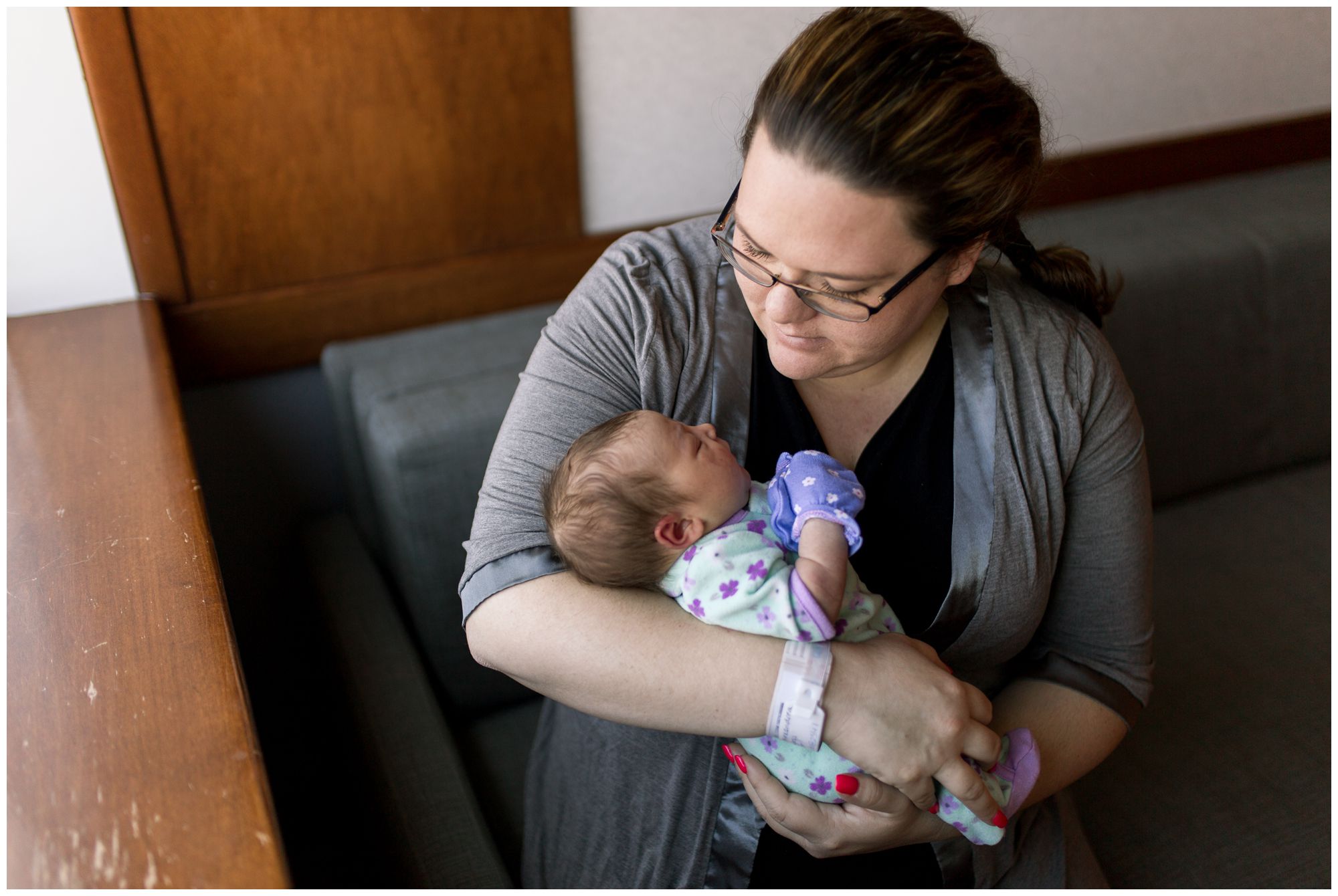 mom with newborn during Community Howard Regional Health fresh 48 session in Kokomo Indiana