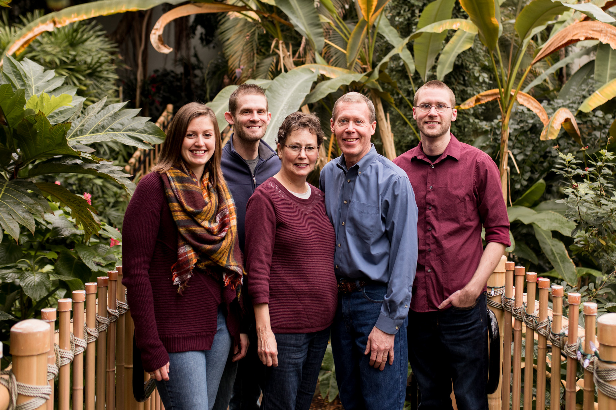 siblings and parents during Fort Wayne extended family session at Foellinger-Freimann Botanical Conservatory