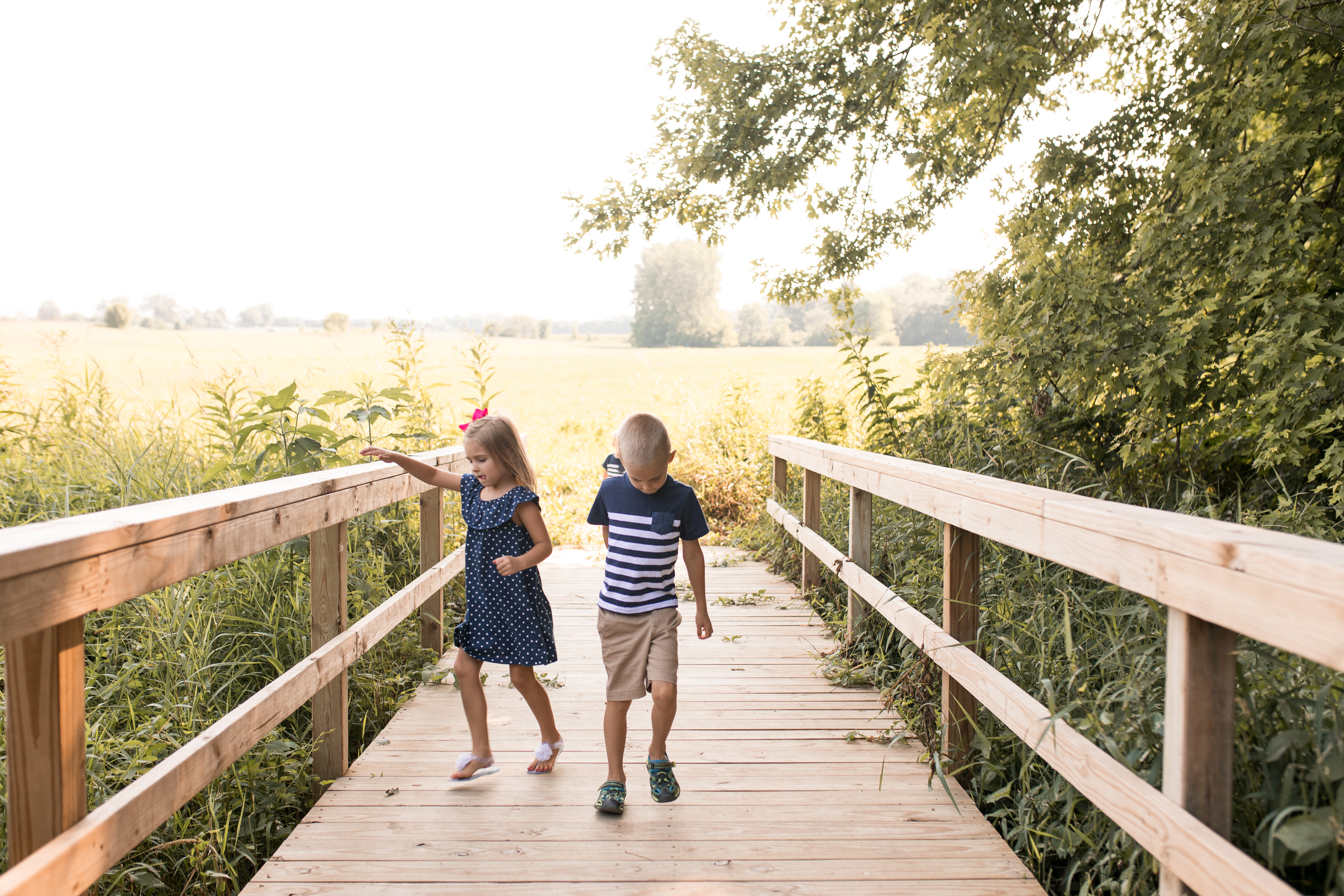 kids running on bridge during Noblesville Indiana family session