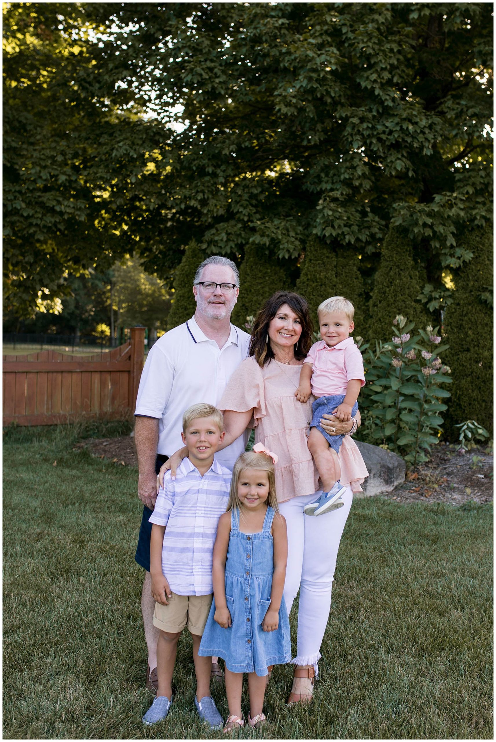 extended family session in Marion Indiana