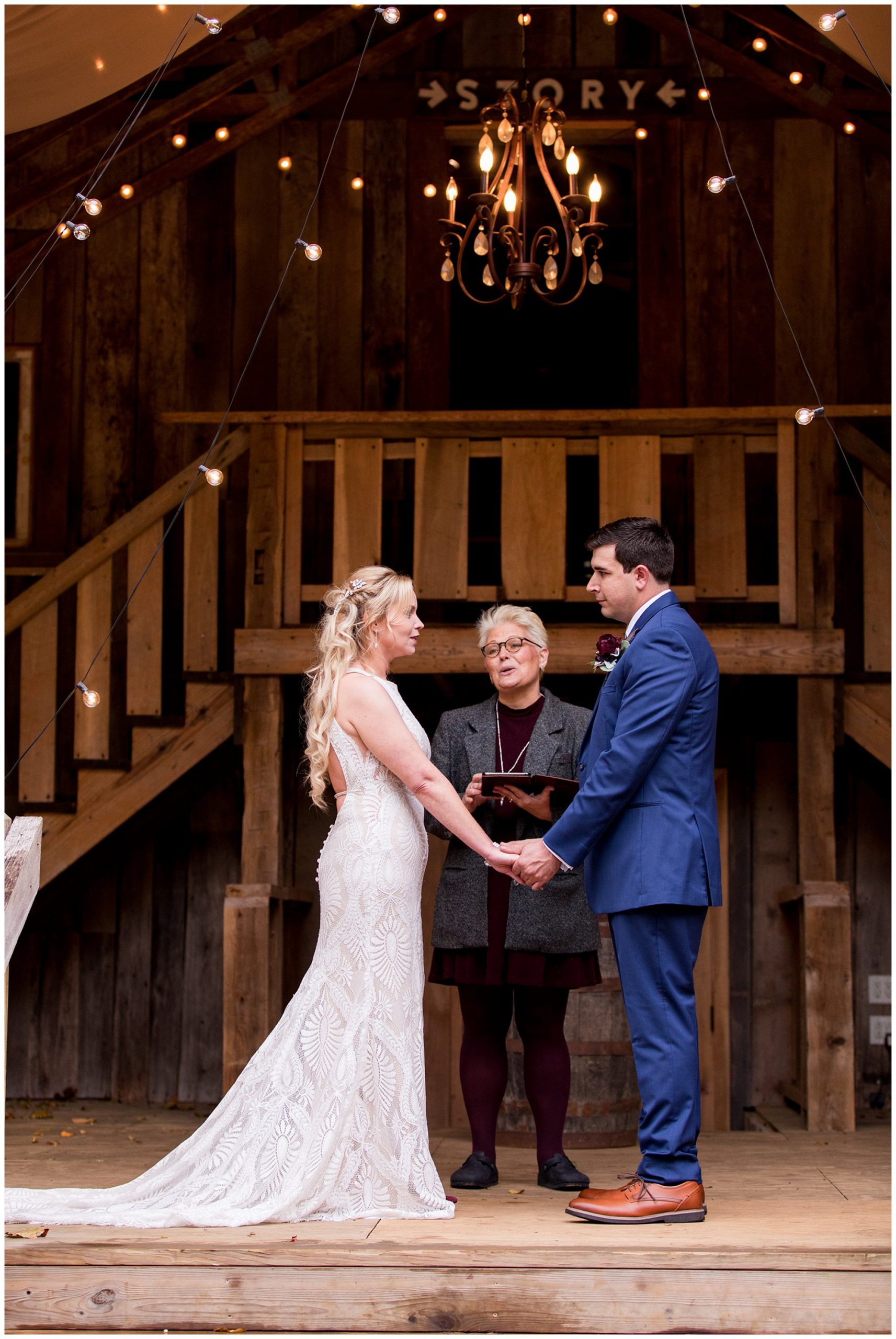 Story Inn elopement ceremony in Nashville, Indiana