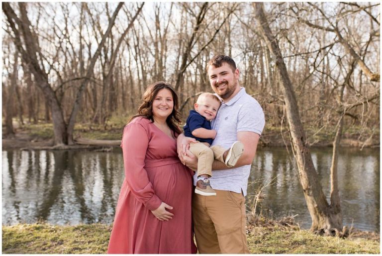 spring maternity session in Muncie