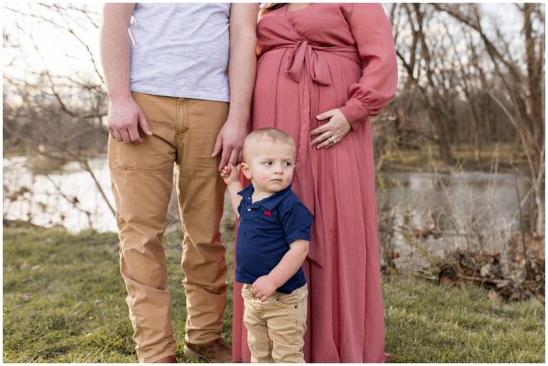spring maternity session in Muncie